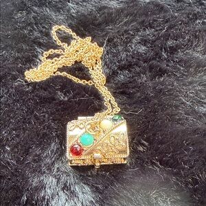 Avon 1960's Queens Ransome Pill Box Pendant Necklace Treasure Chest
